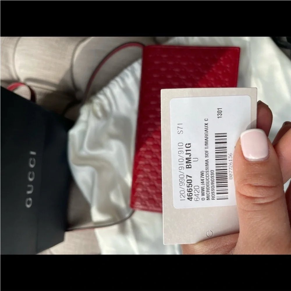 GUCCI Microguccissima Crossbody Wallet in Red - Picture 5 of 7